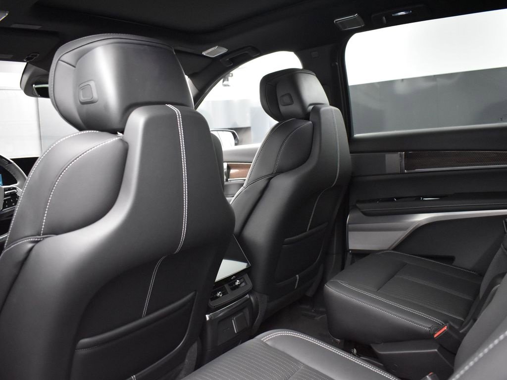 New 2026 Cadillac Vistiq Sport w/ LPO, Floor Liner Package image 31