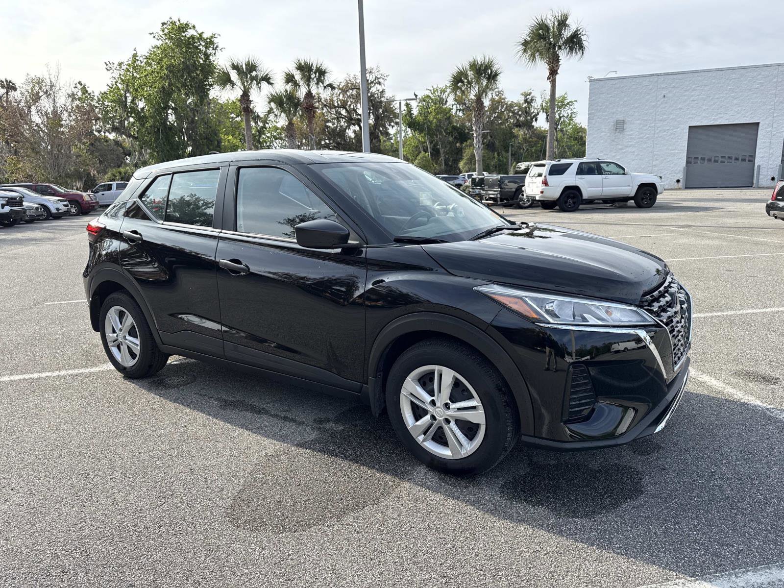 Used 2024 Nissan Kicks S image 1