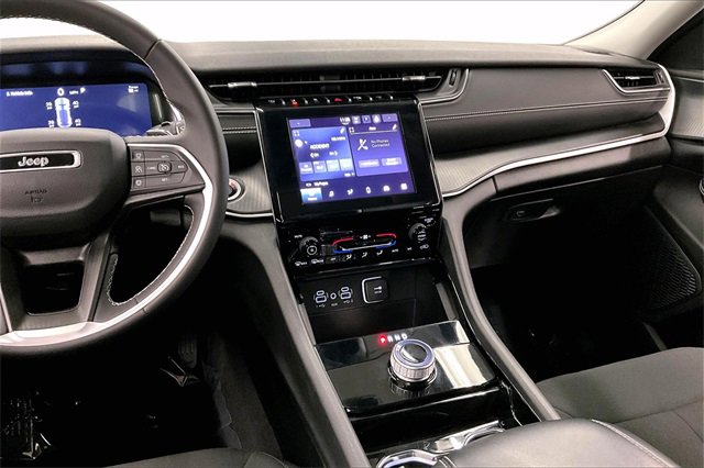 Used 2023 Jeep Grand Cherokee Laredo image 6