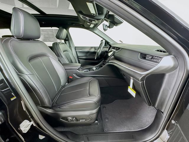 New 2025 Jeep Grand Cherokee L Limited w/ Luxury Tech Group II image 33