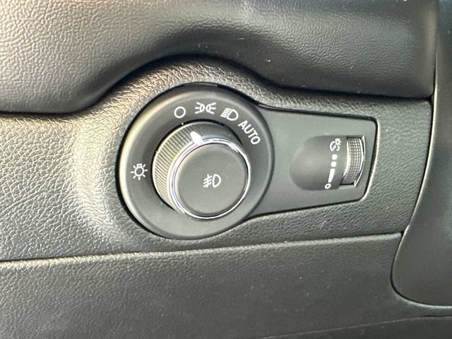 Used 2022 Dodge Durango R/T w/ Blacktop Package AWD/4WD image 30