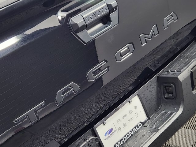 Used 2024 Toyota Tacoma TRD Sport AWD/4WD image 9