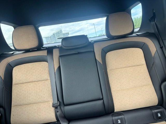 Used 2025 Chevrolet Equinox ACTIV w/ Safety and Technology Package AWD/4WD image 14