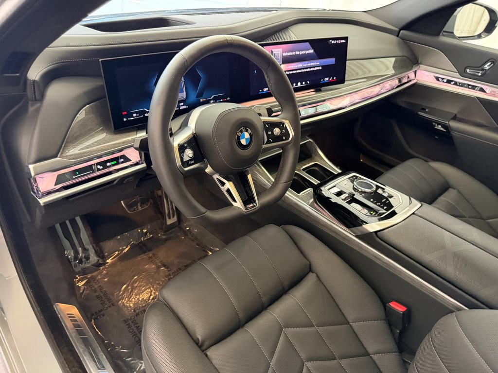 Used 2024 BMW 760i xDrive w/ Premium Package 2 AWD/4WD image 4