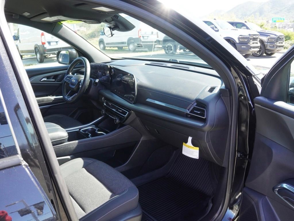 Used 2025 Chevrolet Traverse LT w/ Driver Confidence Package image 22