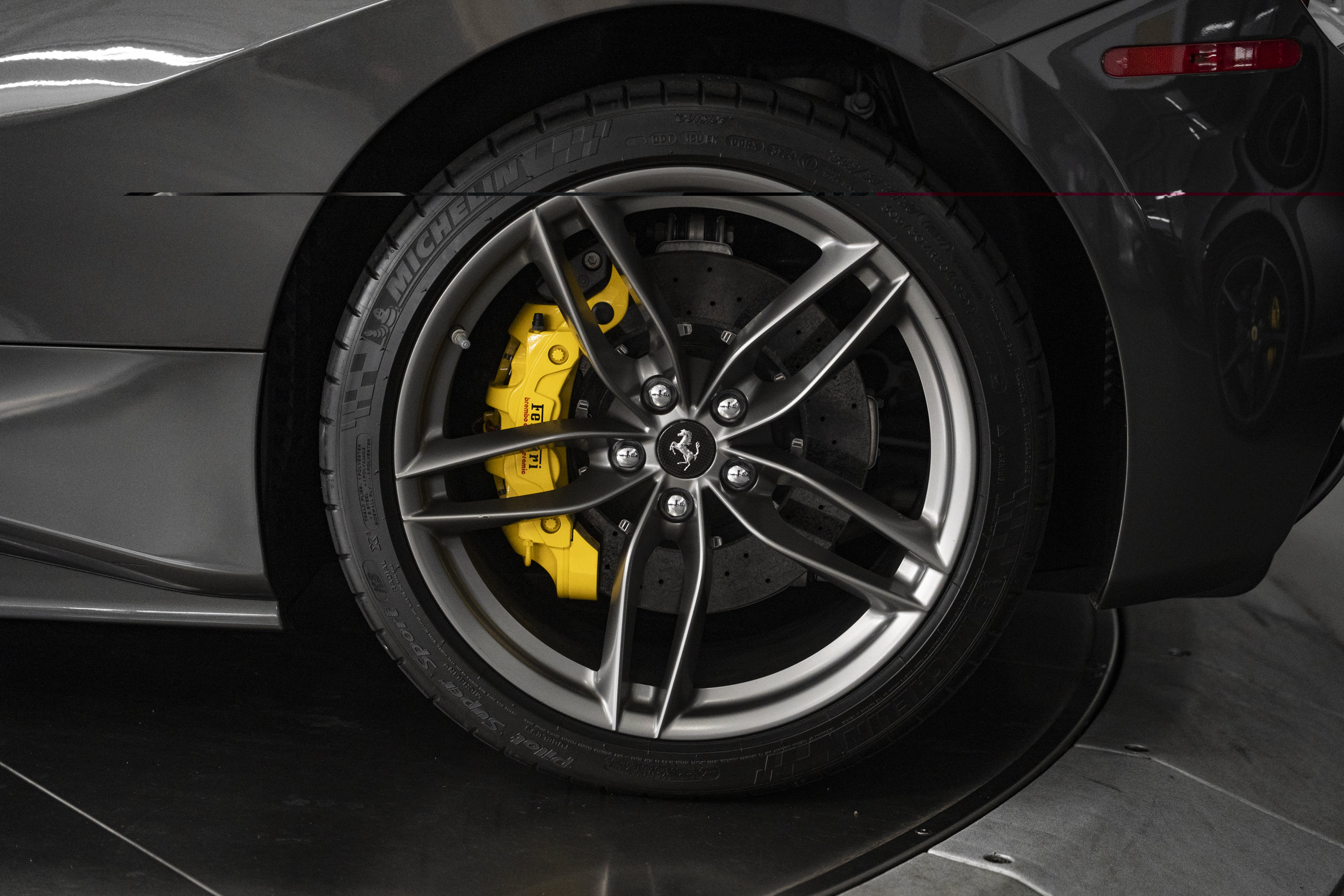 Used 2019 Ferrari 488 Spider RWD image 22