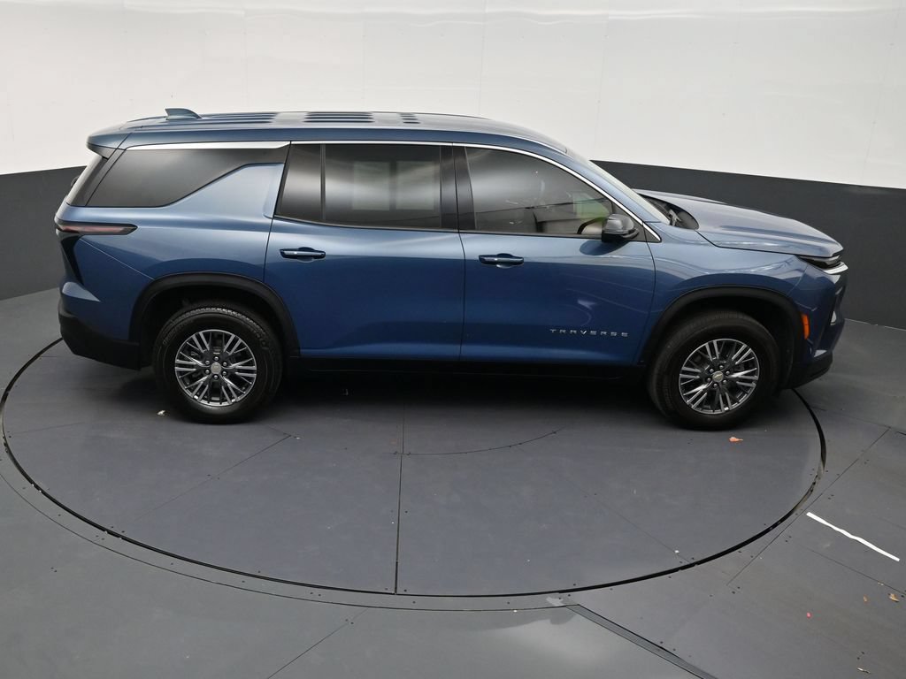 Used 2024 Chevrolet Traverse LS FWD image 18