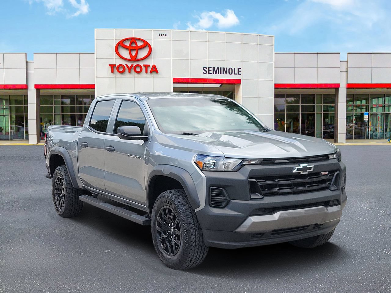 Used 2023 Chevrolet Colorado Trail Boss AWD/4WD image 2