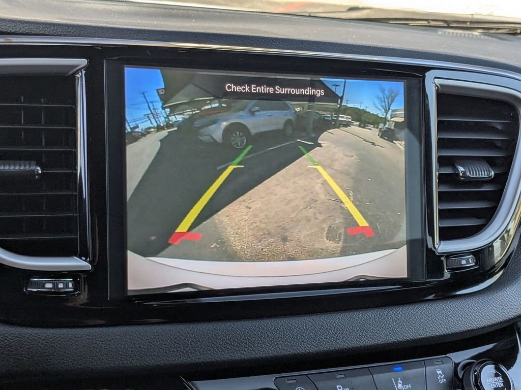 Used 2025 Chrysler Pacifica Select image 20