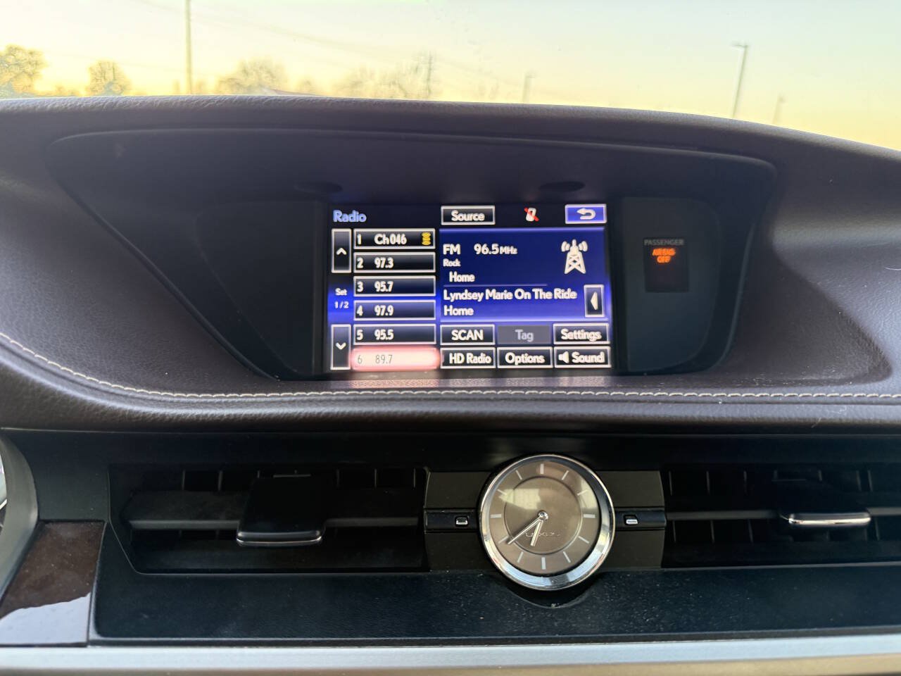 Used 2016 Lexus ES 350 w/ Luxury Package w/Wood Trim FWD image 25