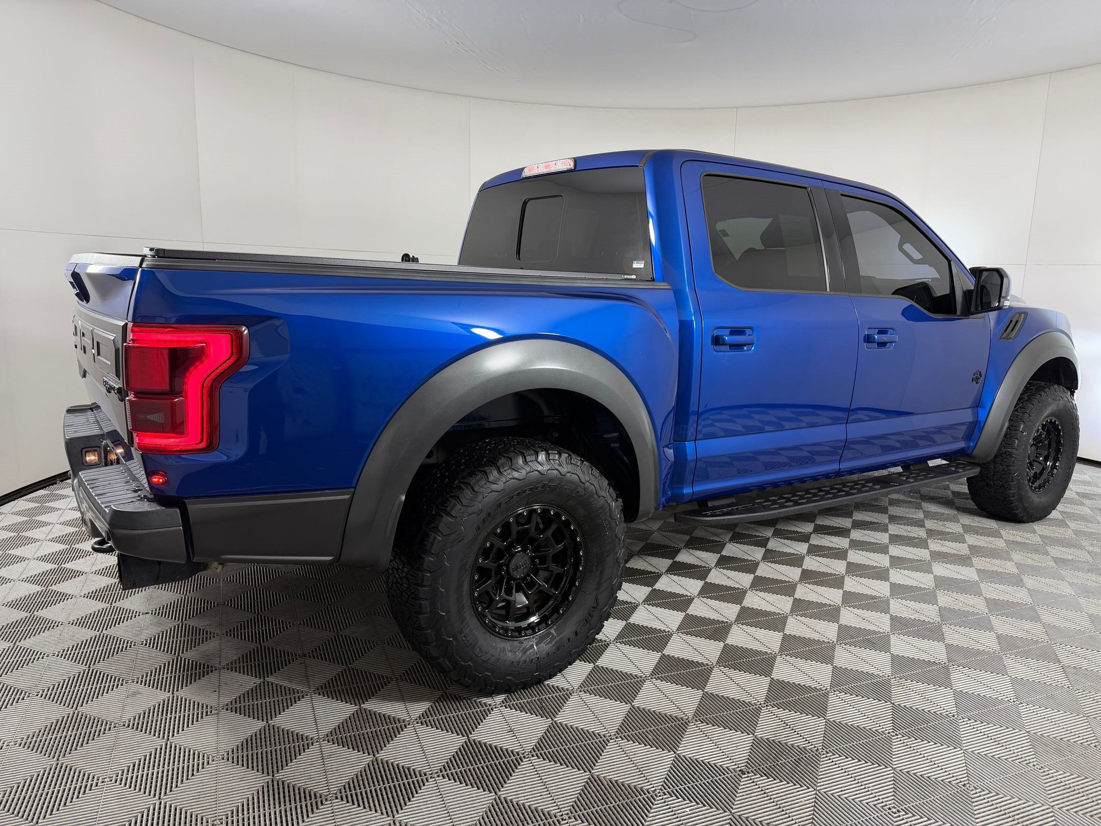 Used 2018 Ford F150 Raptor w/ Equipment Group 802A Luxury AWD/4WD image 8