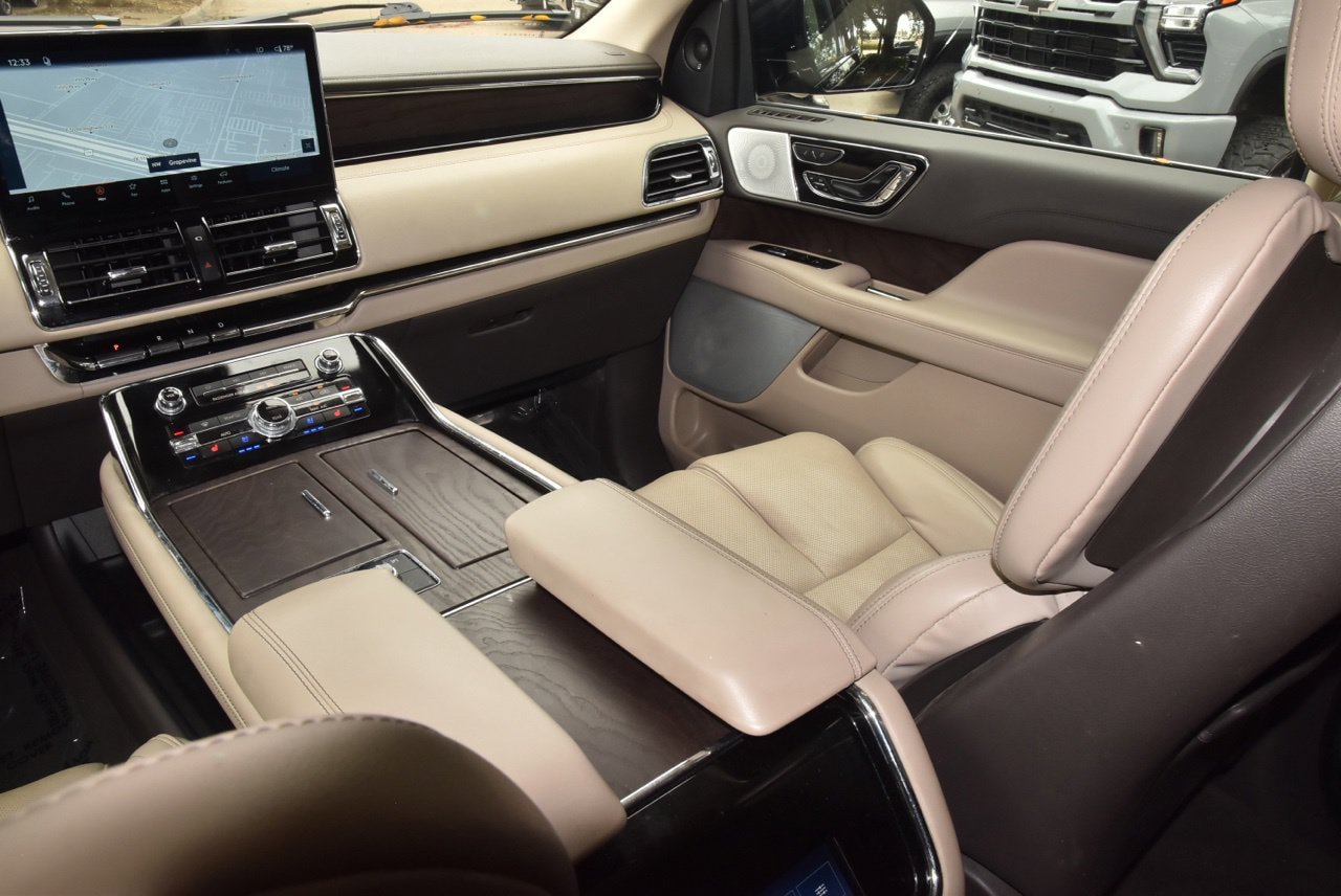 Used 2024 Lincoln Navigator Reserve AWD/4WD image 18