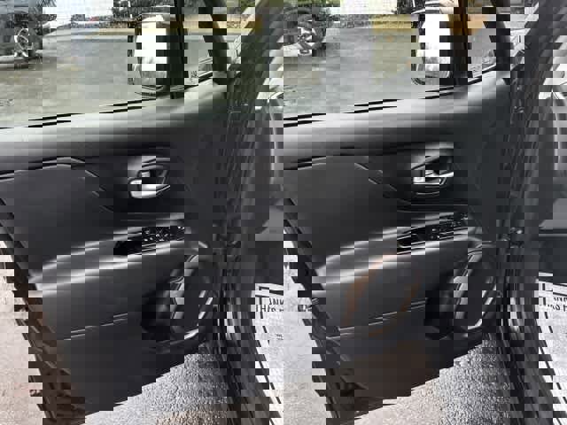 Used 2023 Jeep Renegade Latitude AWD/4WD image 16