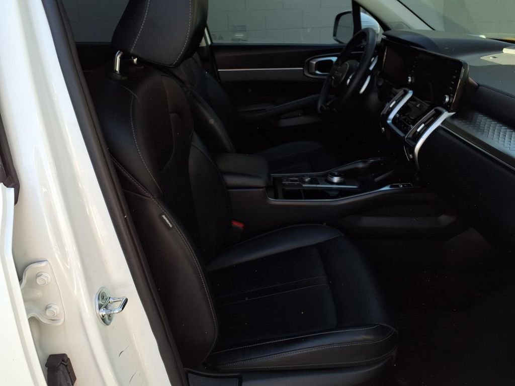 Used 2022 Kia Sorento S image 23