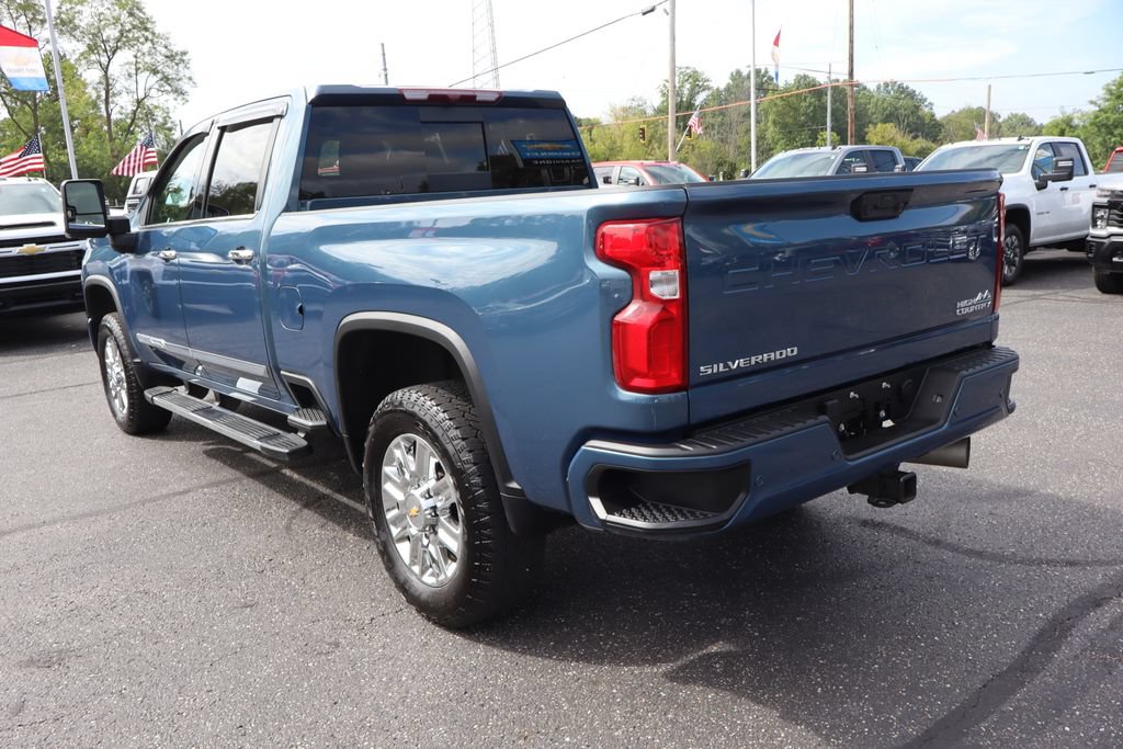 Used 2024 Chevrolet Silverado 2500 High Country w/ Z71 Off-Road Package AWD/4WD image 3