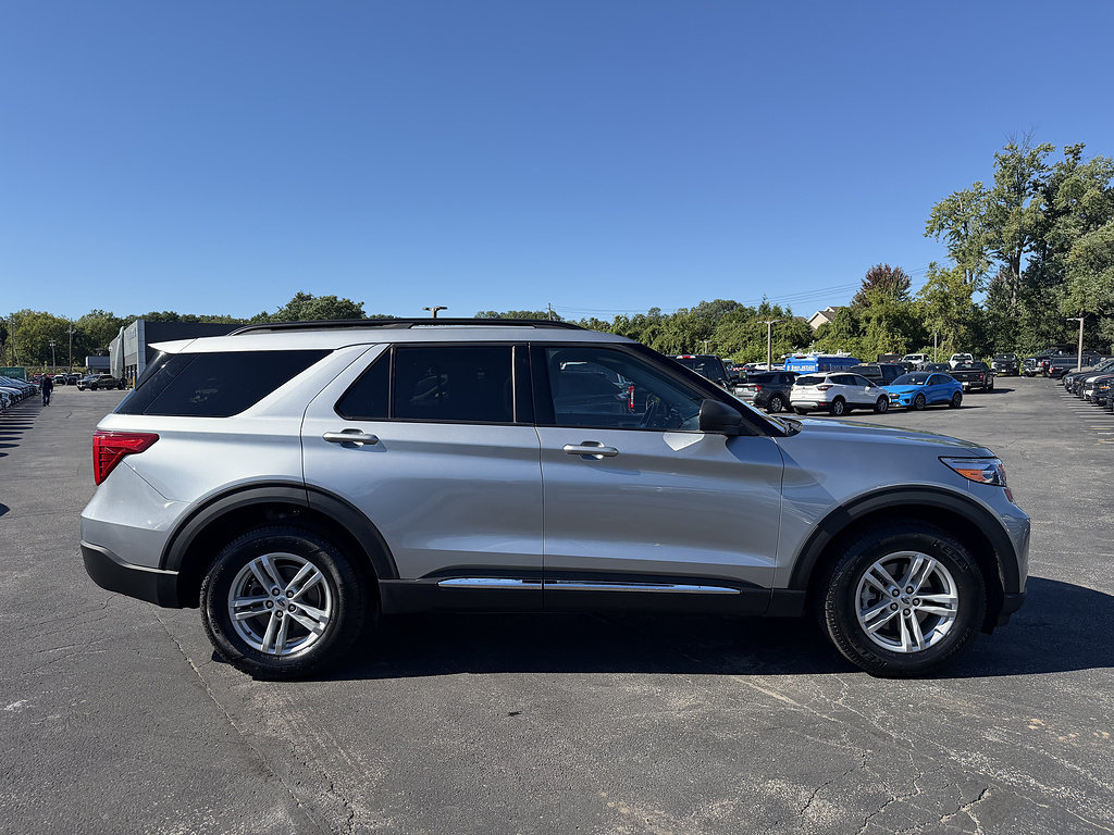 Certified 2023 Ford Explorer XLT w/ Equipment Group 202A AWD/4WD image 8