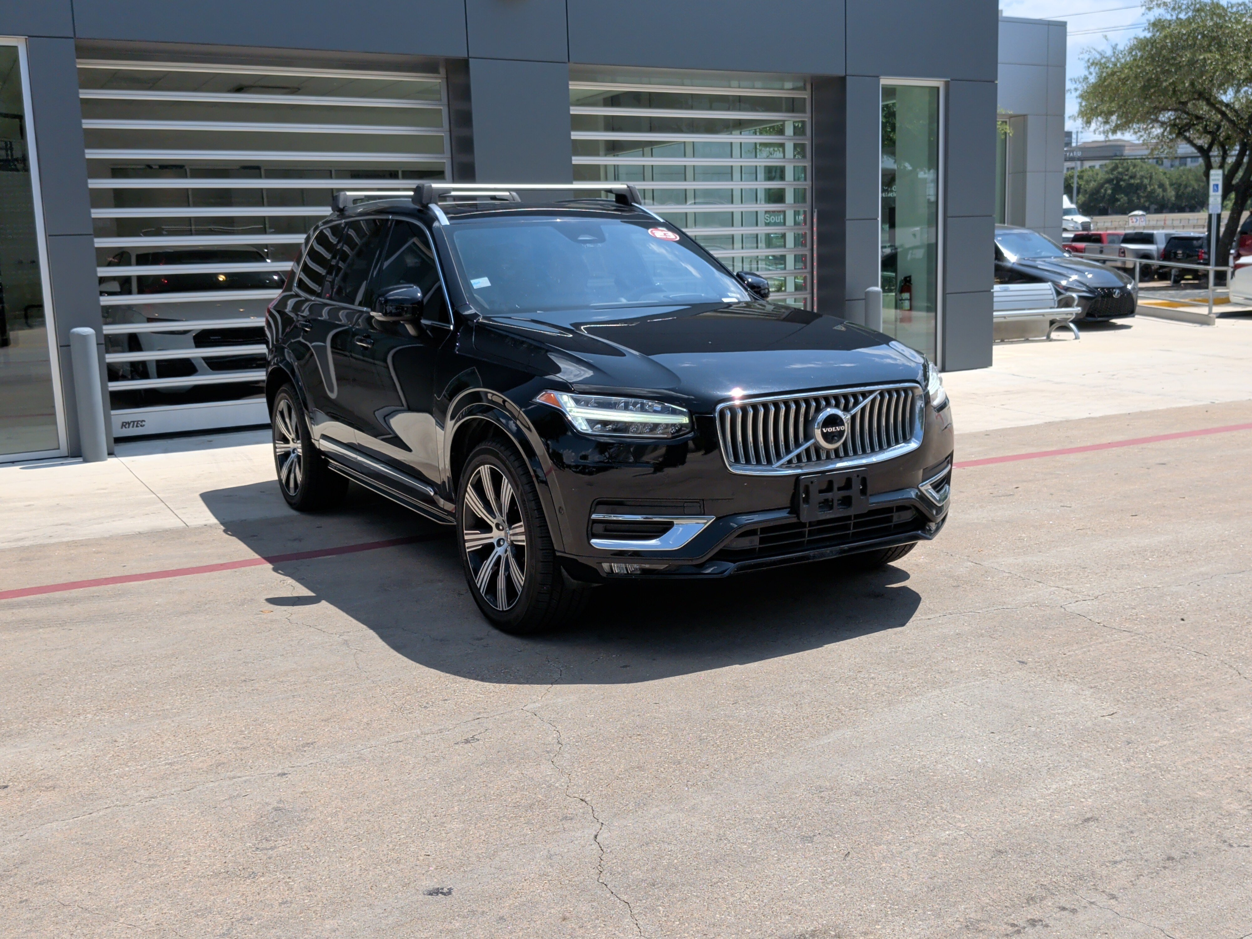 Used 2023 Volvo XC90 B6 Ultimate w/ Lounge Package AWD/4WD image 2