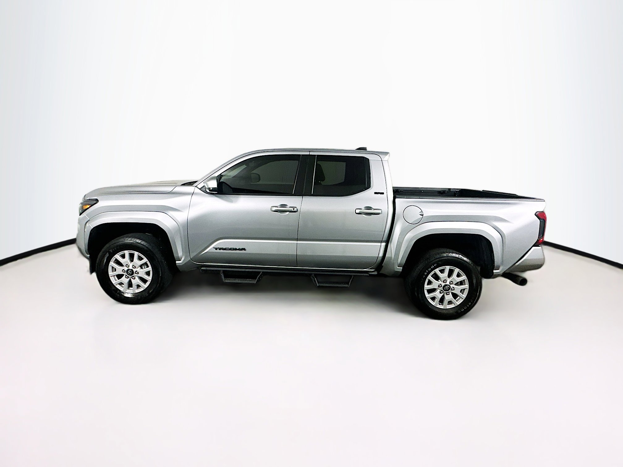 Used 2024 Toyota Tacoma SR5 RWD image 4