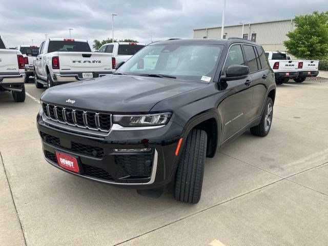 New 2026 Jeep Grand Cherokee Limited w/ Luxury Tech Group II AWD/4WD image 3