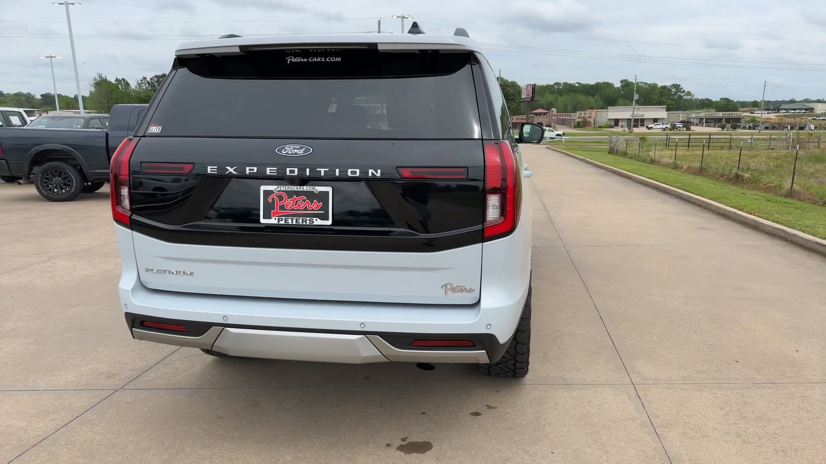 Used 2025 Ford Expedition Platinum AWD/4WD image 8