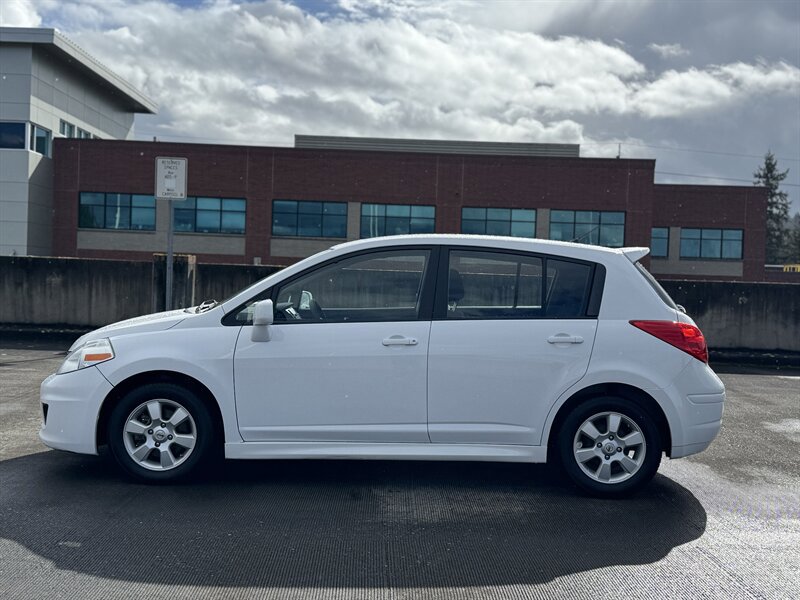 Used 2011 Nissan Versa SL image 2
