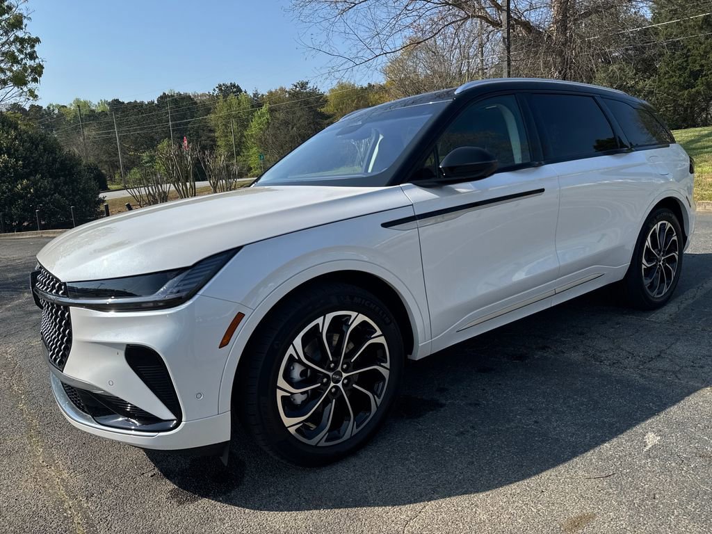 Used 2024 Lincoln Nautilus Reserve w/ Equipment Group 202A image 9