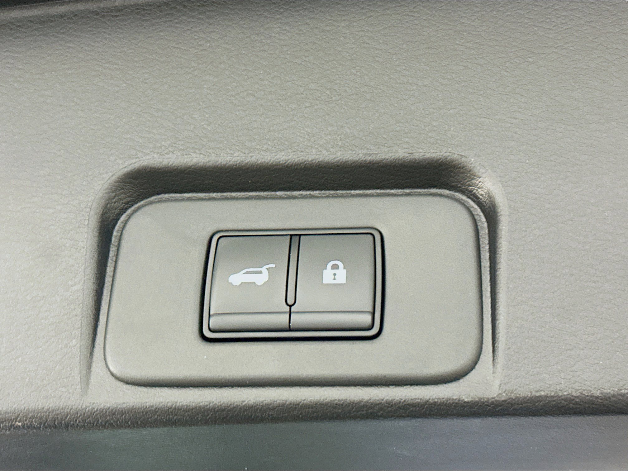 Used 2025 Nissan Rogue SV image 30