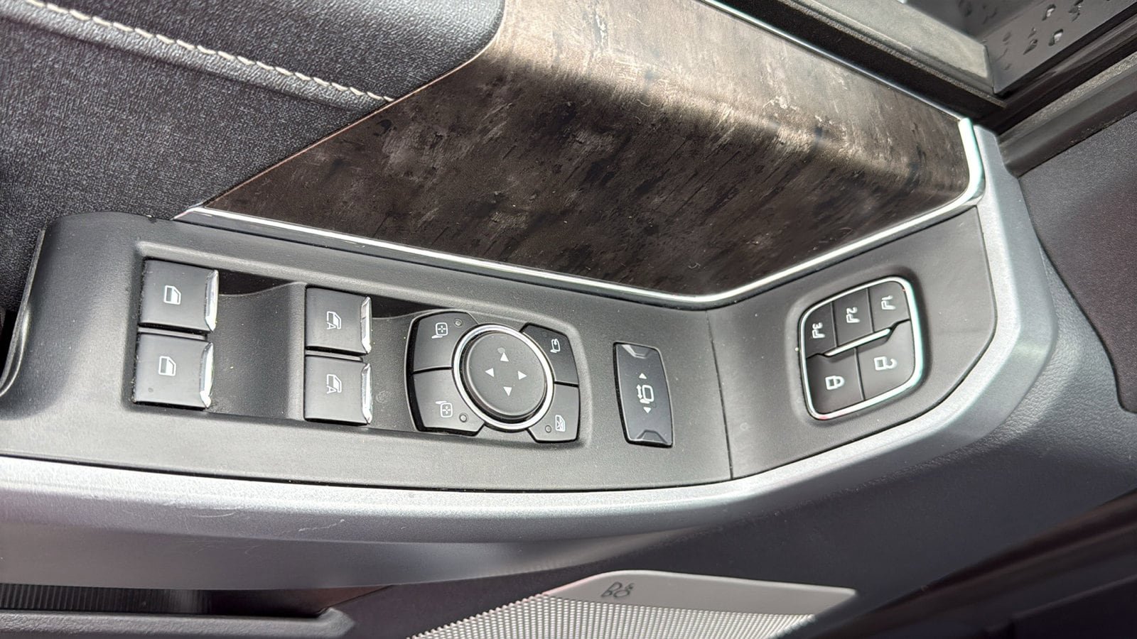 Used 2024 Ford F250 Lariat w/ Lariat Ultimate Package AWD/4WD image 18