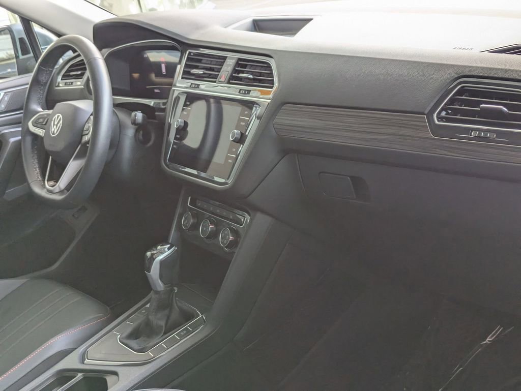 Used 2024 Volkswagen Tiguan Wolfsburg Edition image 32