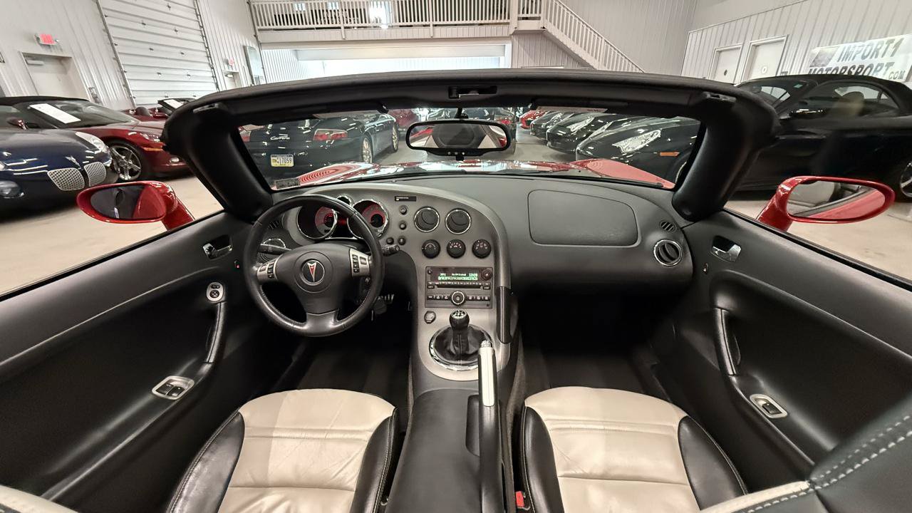 Used 2008 Pontiac Solstice Convertible w/ Premium Package RWD image 19