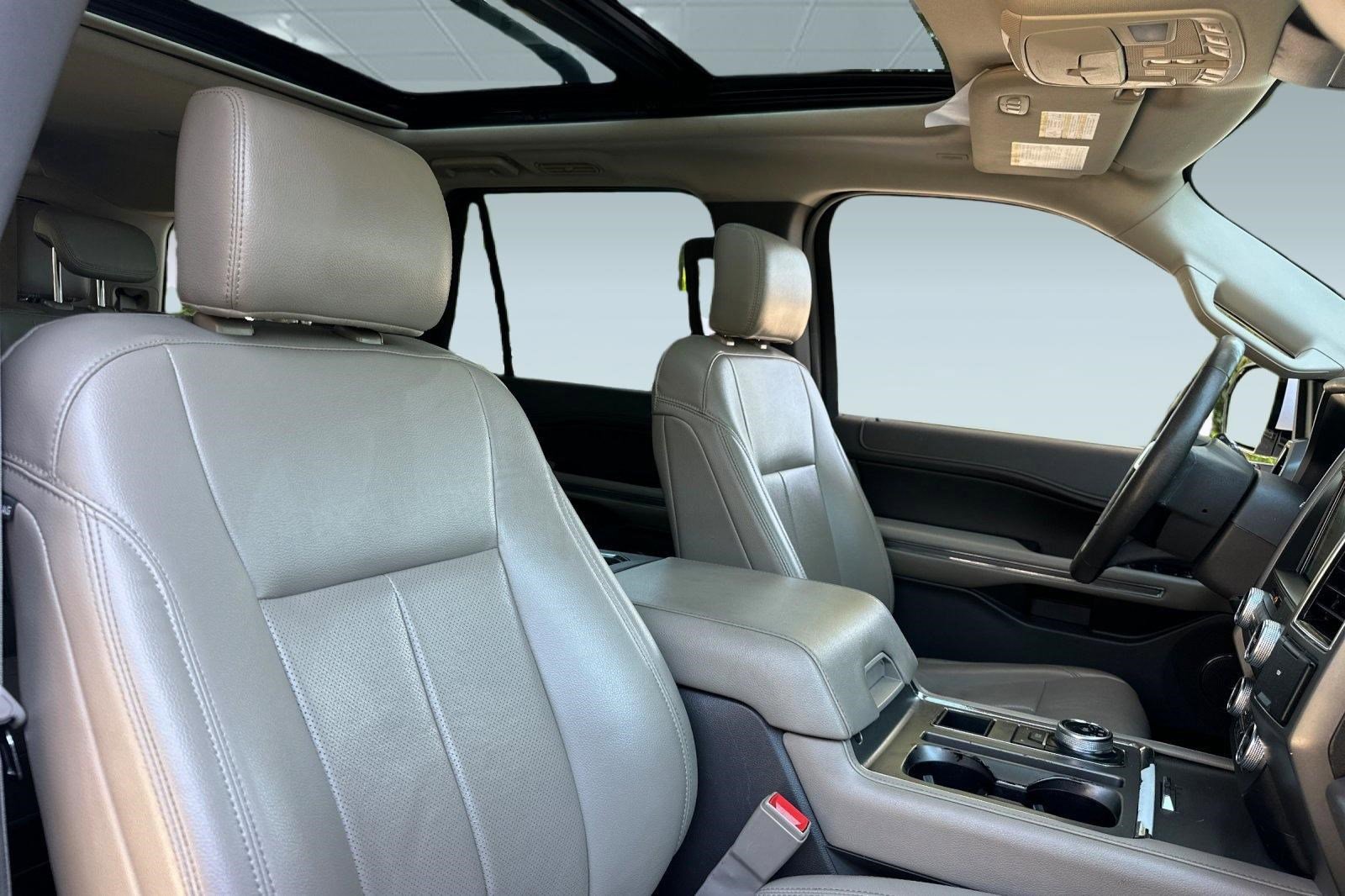 Used 2019 Ford Expedition XLT w/ Equipment Group 202A RWD image 32