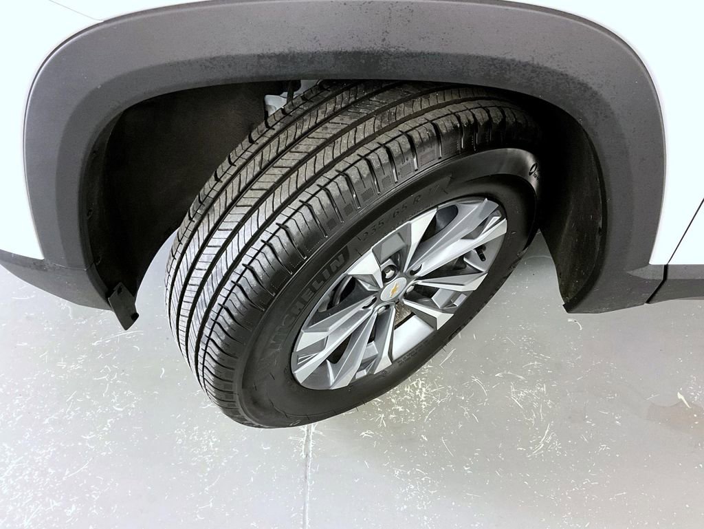 Certified 2026 Chevrolet Equinox LT w/ Safety and Technology Package AWD/4WD image 23
