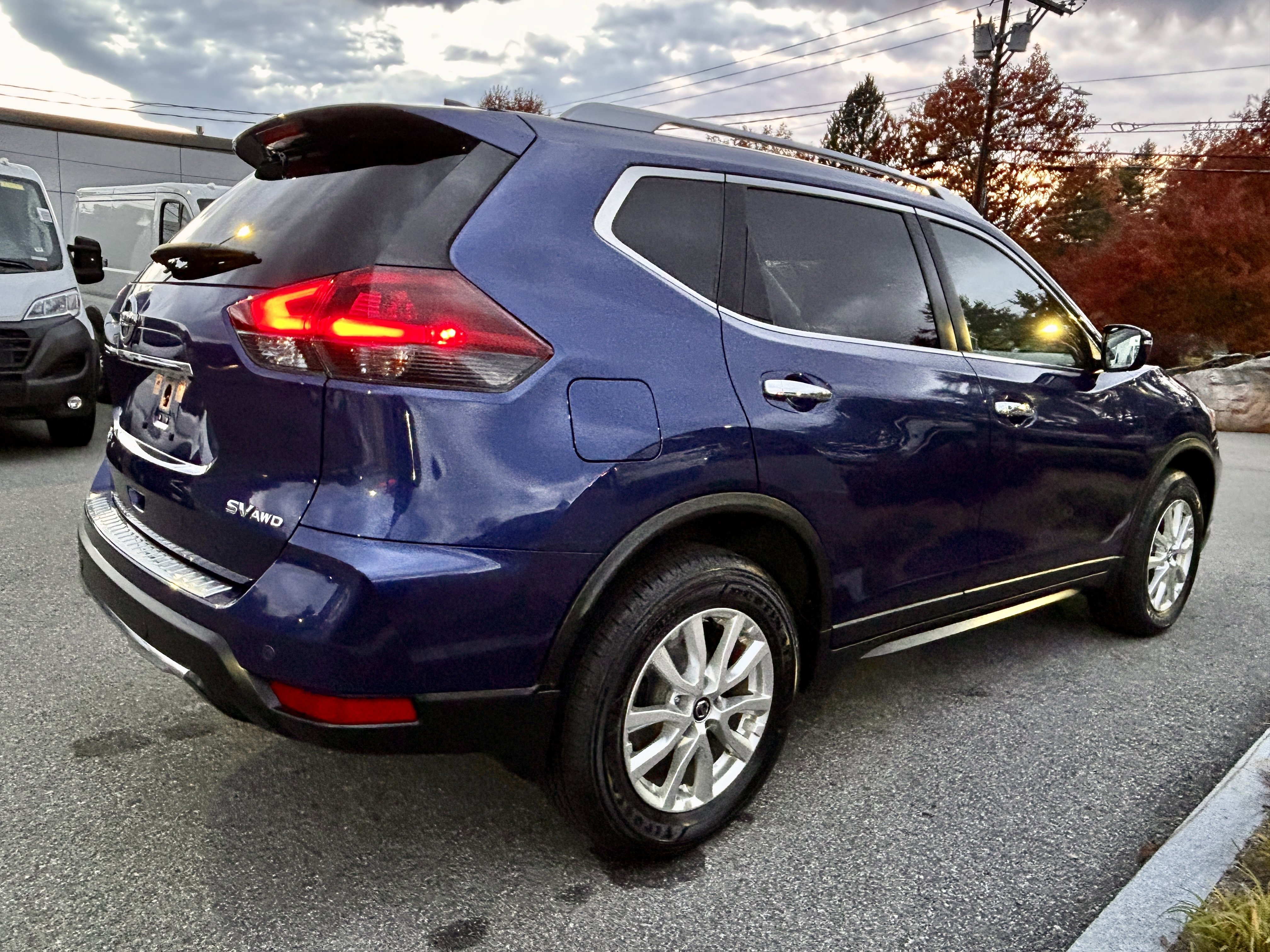 Used 2020 Nissan Rogue SV image 11