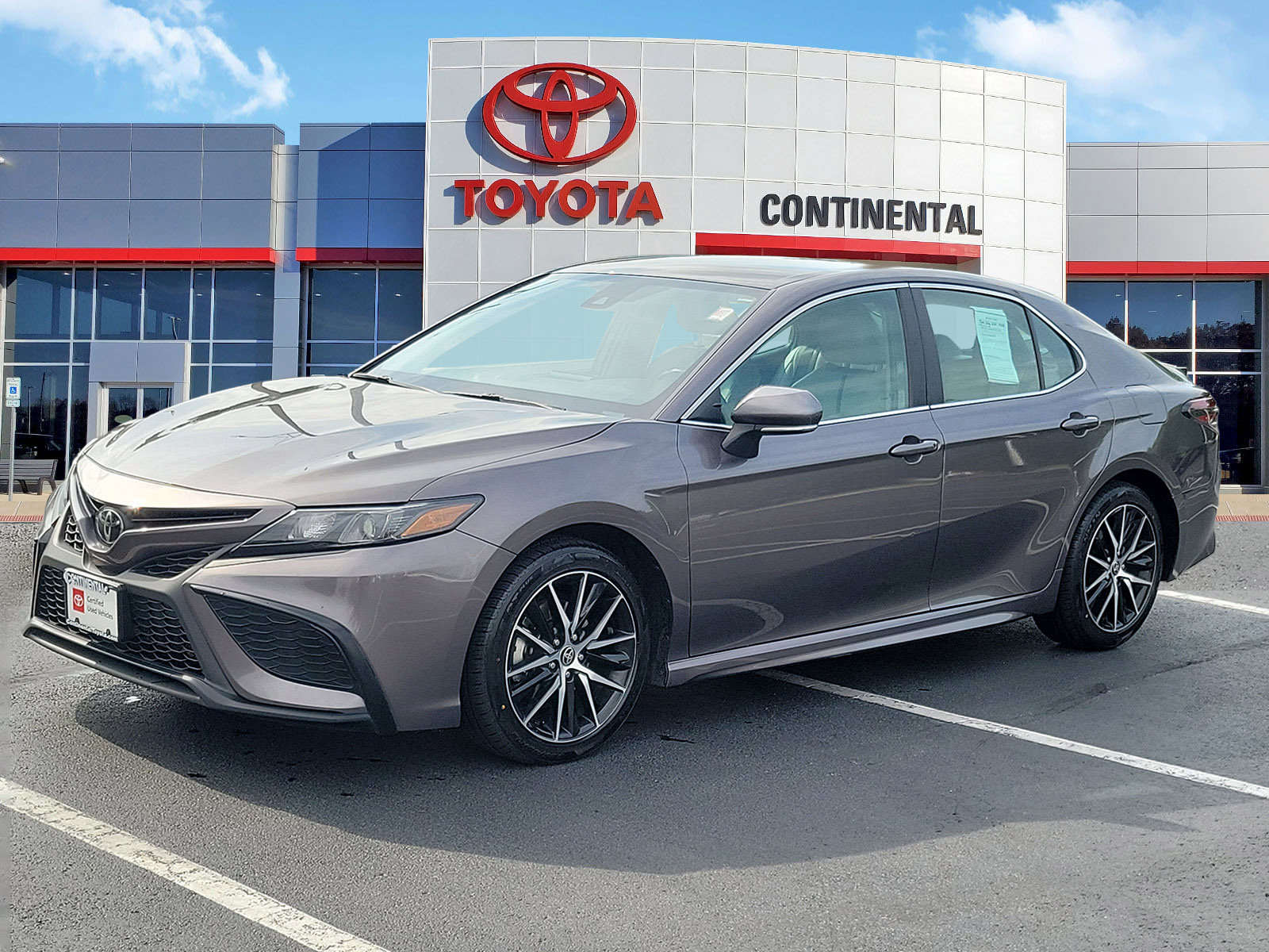 Certified 2024 Toyota Camry SE FWD image 3