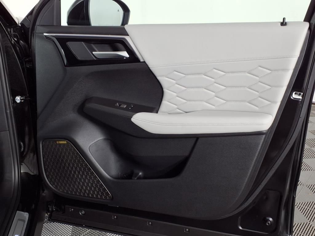 Used 2025 Mitsubishi Outlander AWD image 8