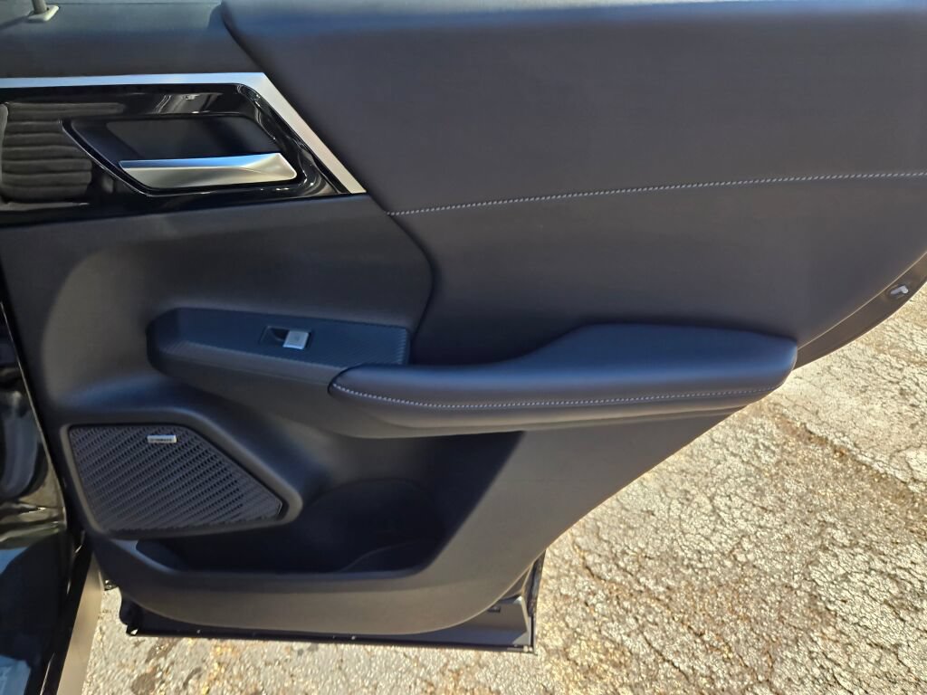 New 2026 Mitsubishi Outlander LE AWD/4WD image 8