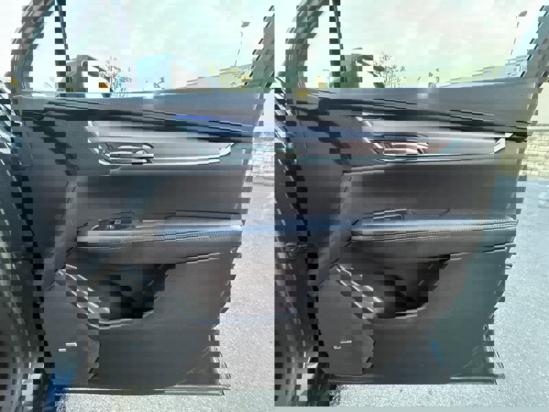 Used 2019 Cadillac XT5 Premium Luxury w/ LPO, Black Ice Package image 32