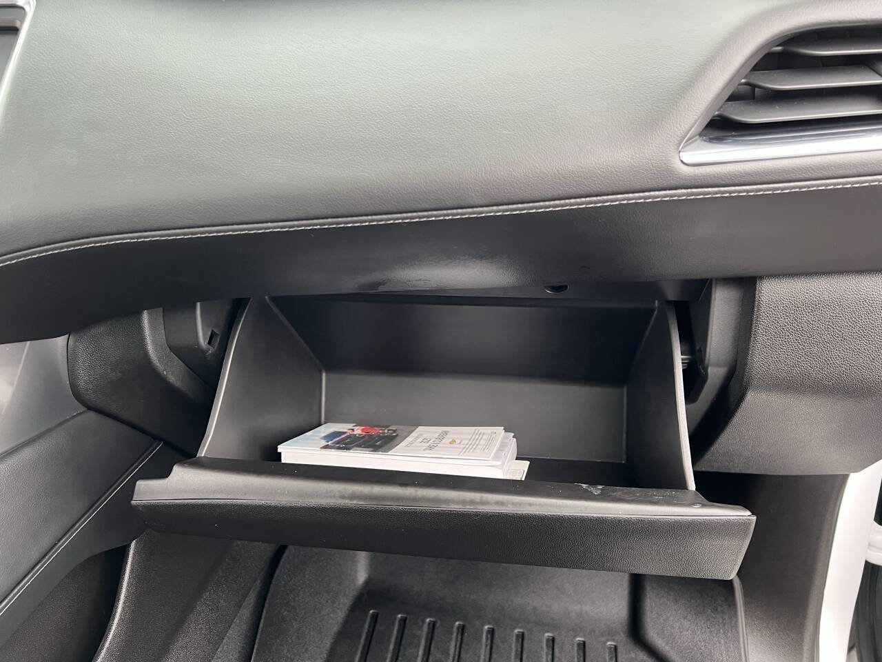 Used 2021 Chevrolet Suburban Z71 w/ Z71 Signature Package image 37