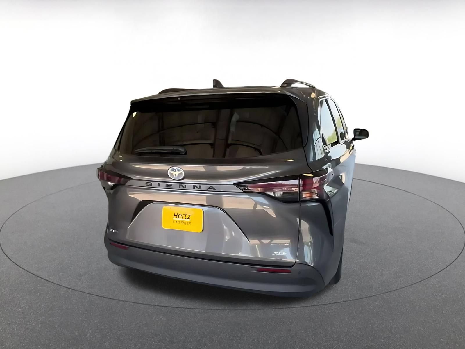 Used 2025 Toyota Sienna XLE FWD image 13