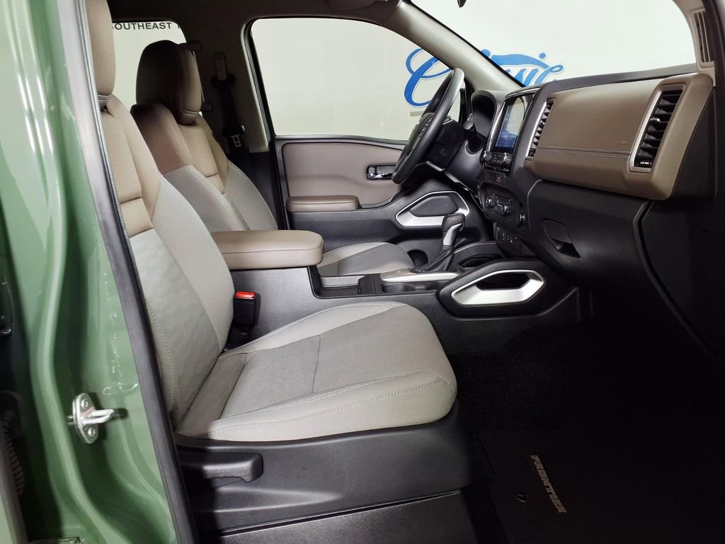 Used 2024 Nissan Frontier SV w/ Technology Package RWD image 12