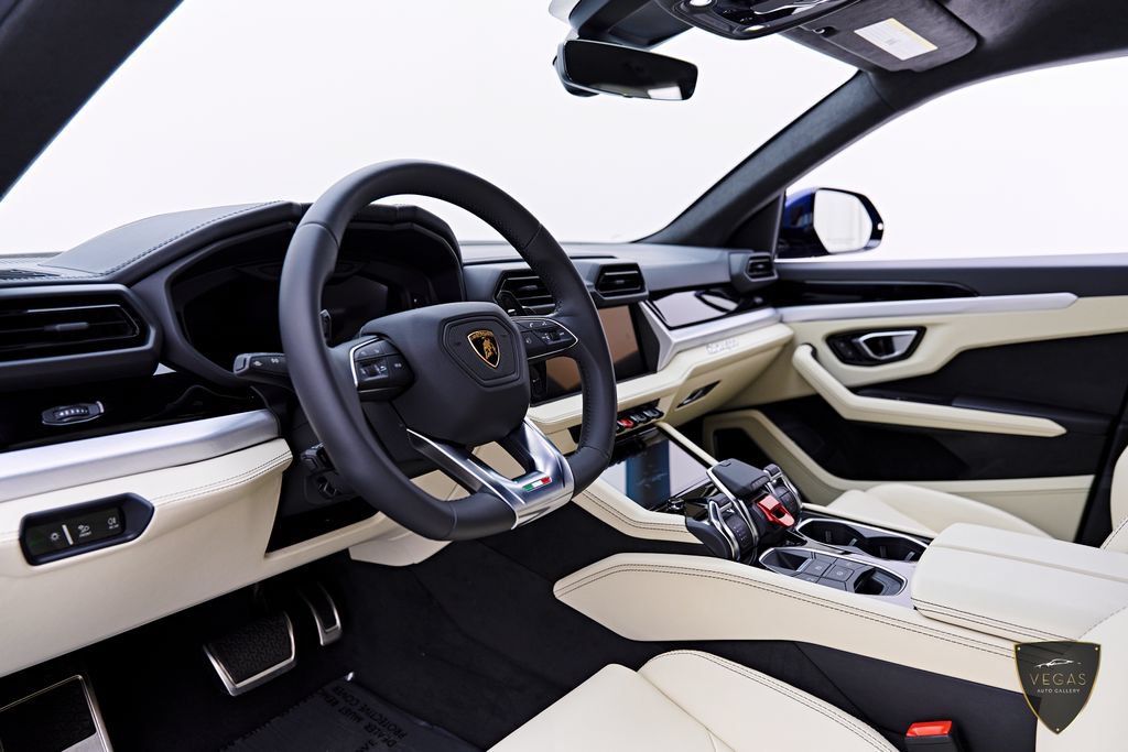 Used 2026 Lamborghini Urus SE AWD/4WD image 2