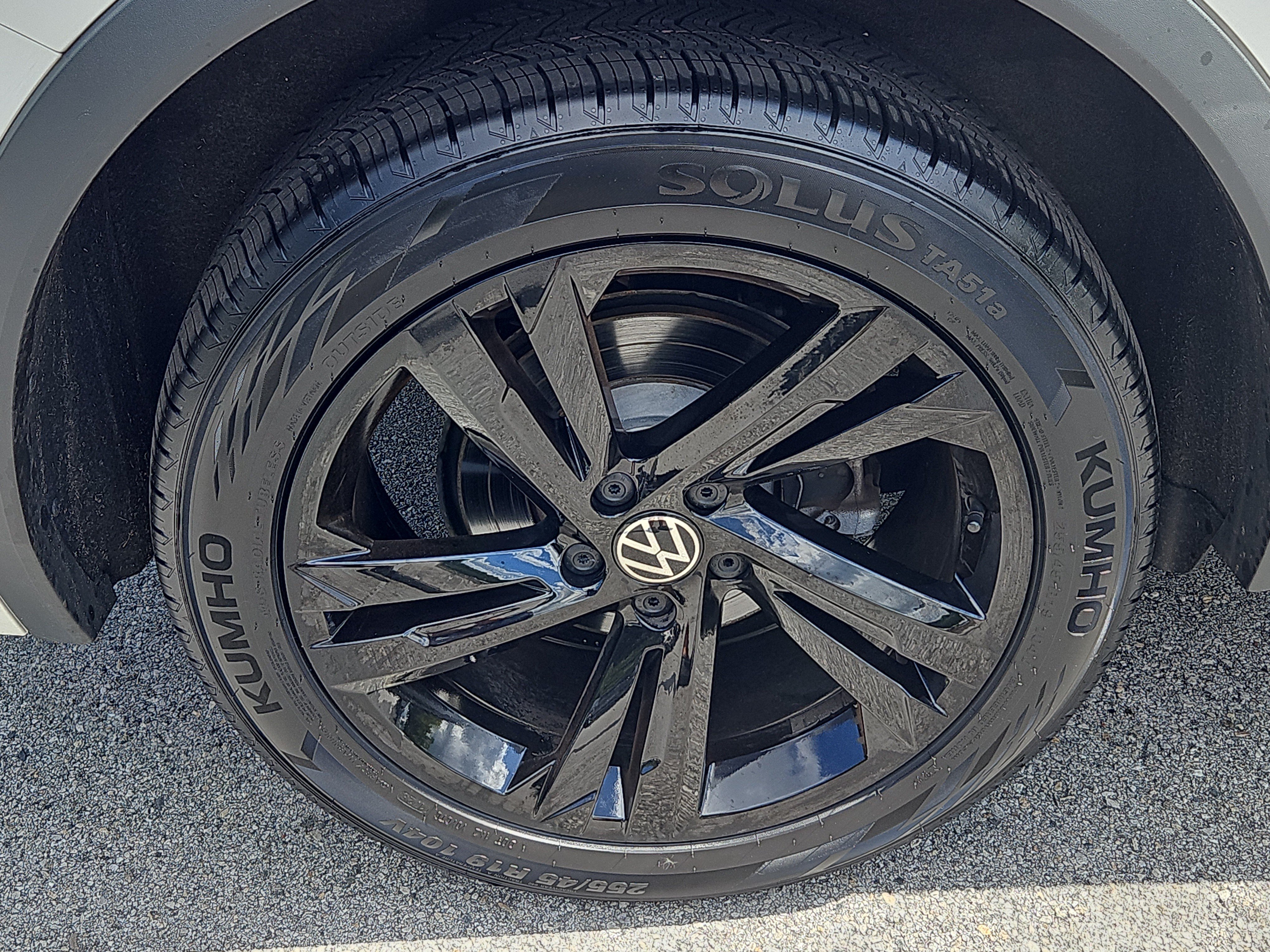 Certified 2024 Volkswagen Tiguan SE R-Line AWD/4WD image 30