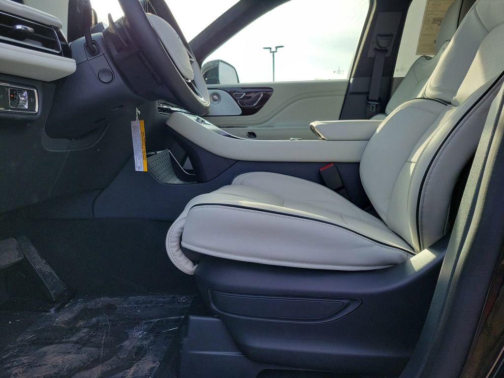New 2026 Lincoln Aviator Black Label w/ Dynamic Handling Package image 17