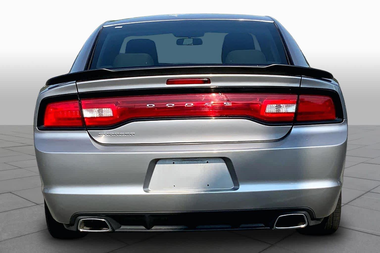Used 2014 Dodge Charger SE RWD image 5