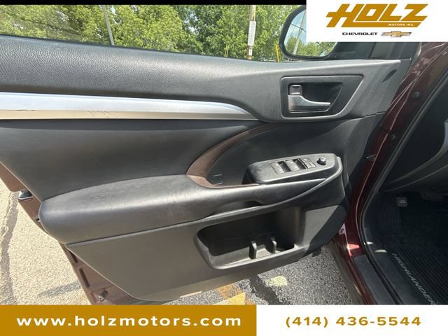 Used 2019 Toyota Highlander XLE AWD/4WD image 22