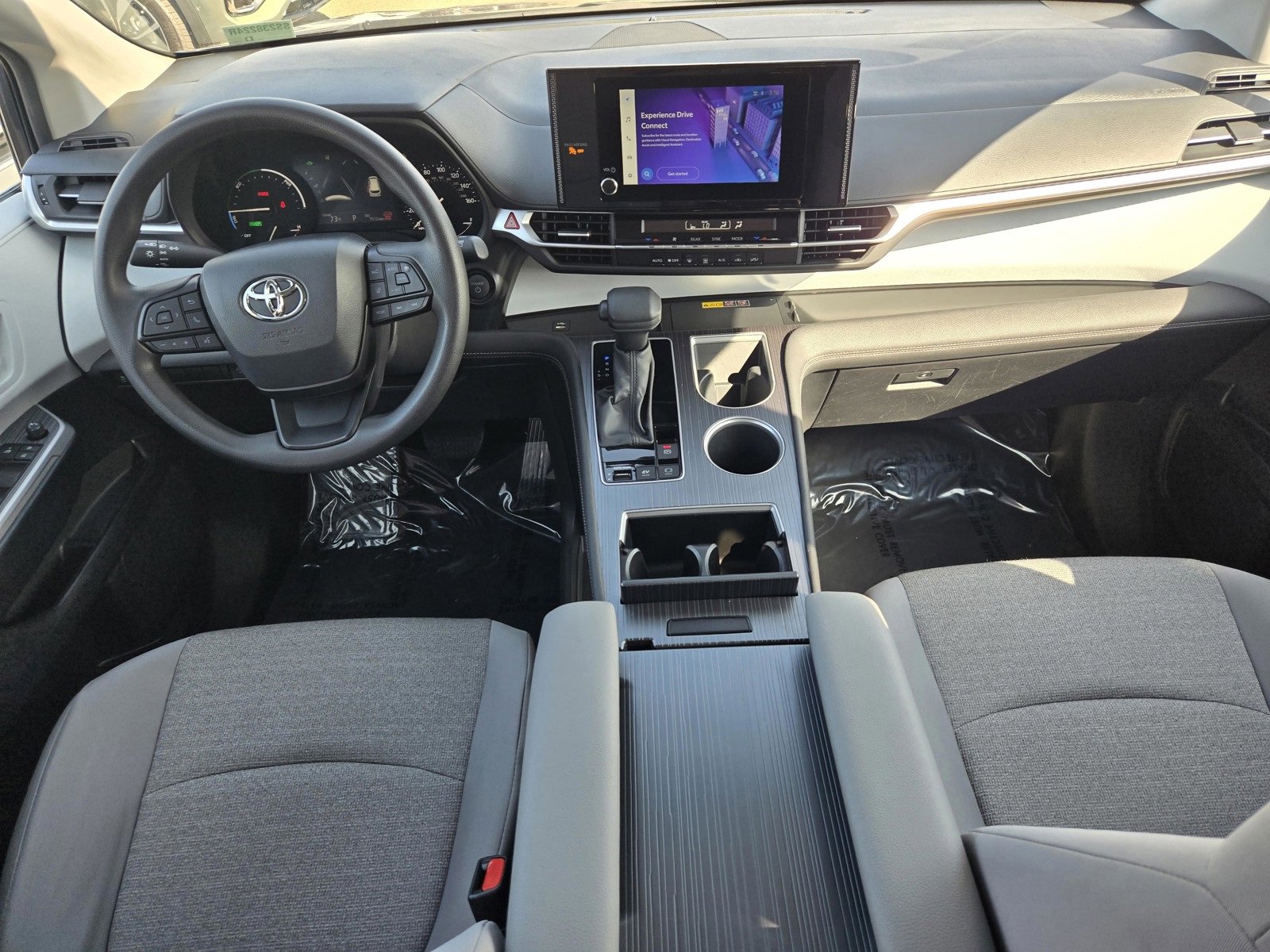 Used 2025 Toyota Sienna LE image 13