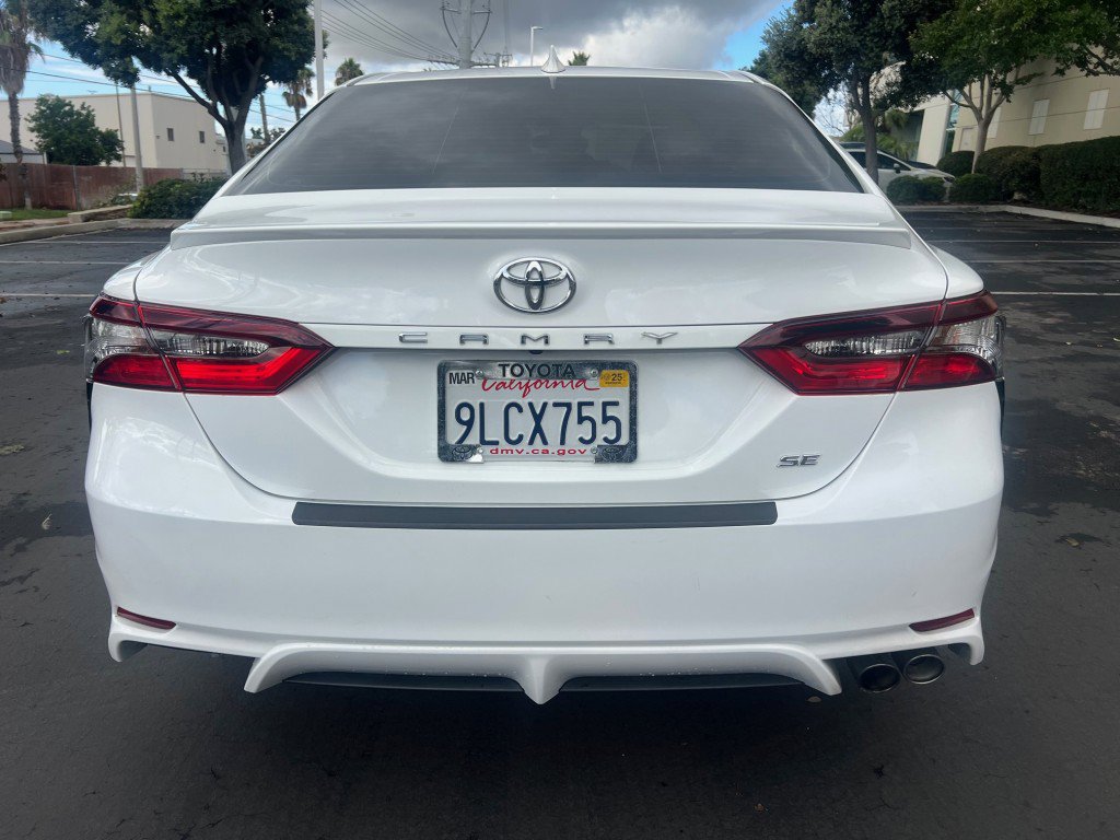 Used 2024 Toyota Camry SE image 9