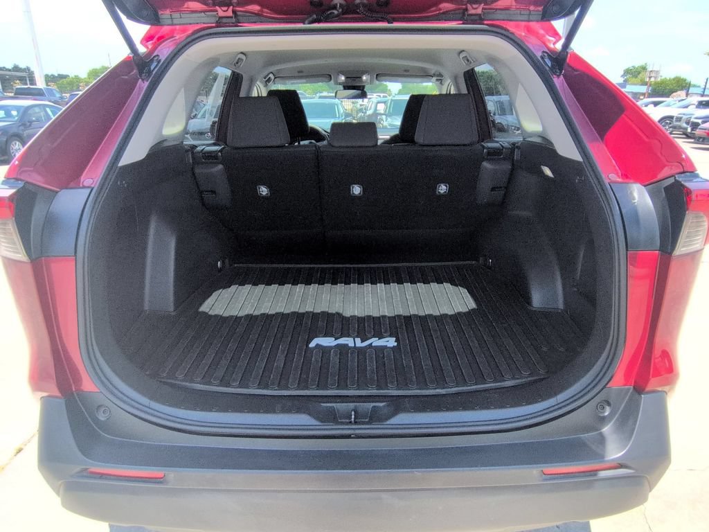 Used 2025 Toyota RAV4 LE AWD/4WD image 28