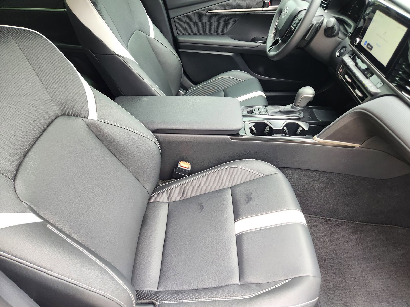 Used 2025 Toyota Camry SE w/ Convenience Package image 15