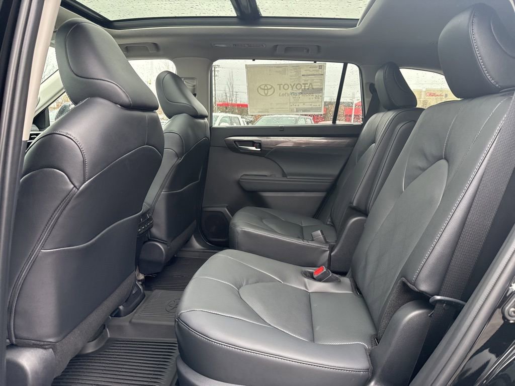 New 2026 Toyota Highlander Platinum image 20